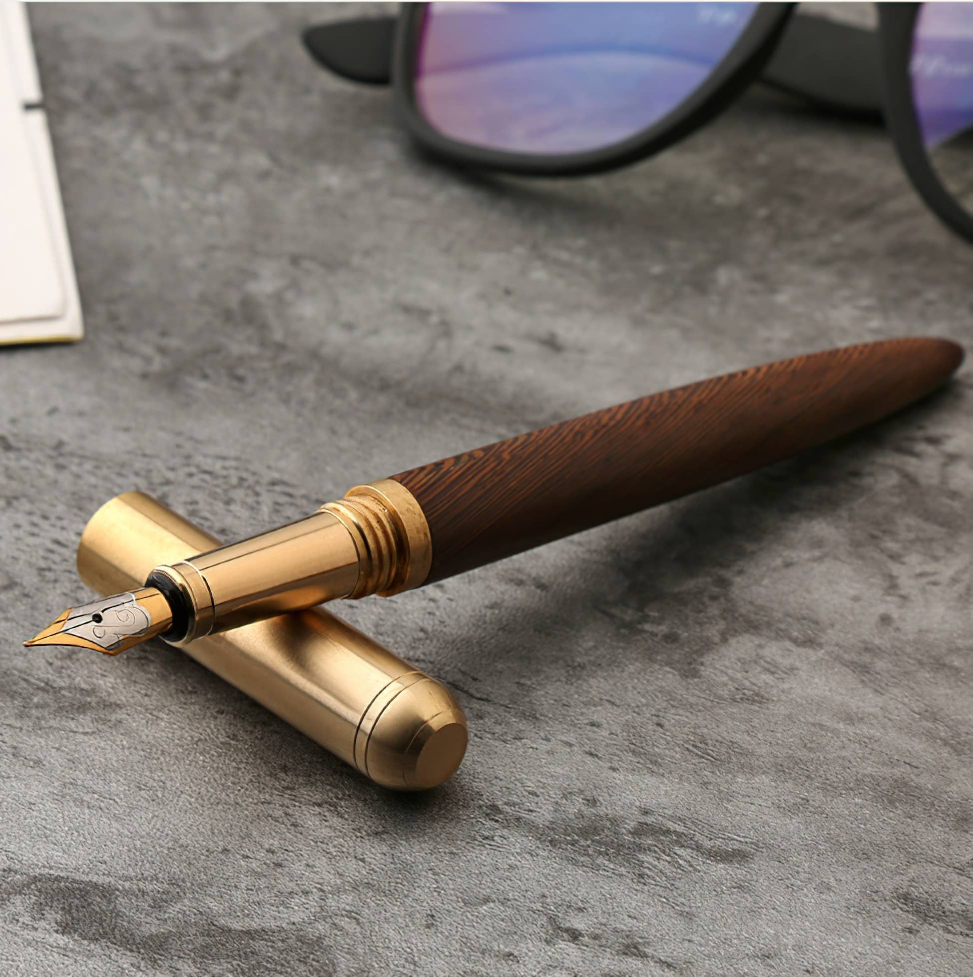 Wood_Fountain_Pens_The_Hemingway_Fountain_Pen_Wenge.jpg